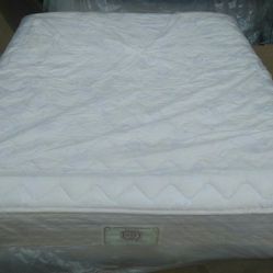 Stearns  & Foster Queen Size Mattress And Box Spring     Colchon Tamaño Queen Con Base Marca Stearns  & Foster 
