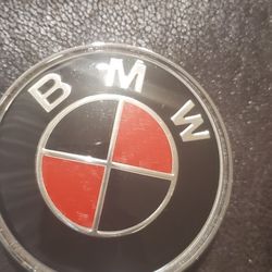 B-M-W Black And Red HubCaps