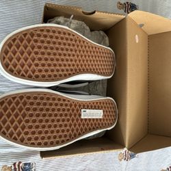 Vans Knu School Size 9 NEW