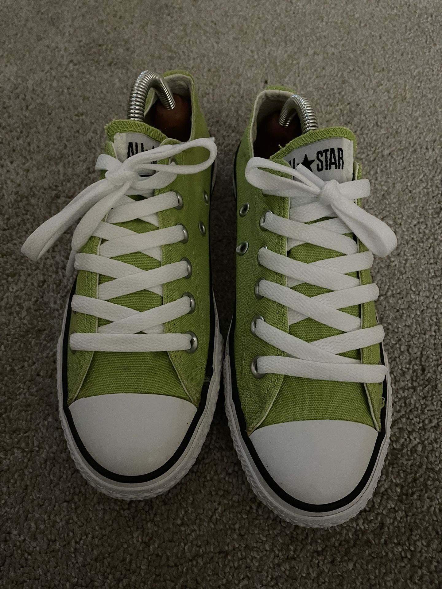 Converse Chuck Taylor Green Women’s Size 7 men’s size 5