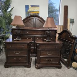 Queen Bedroom Furniture 