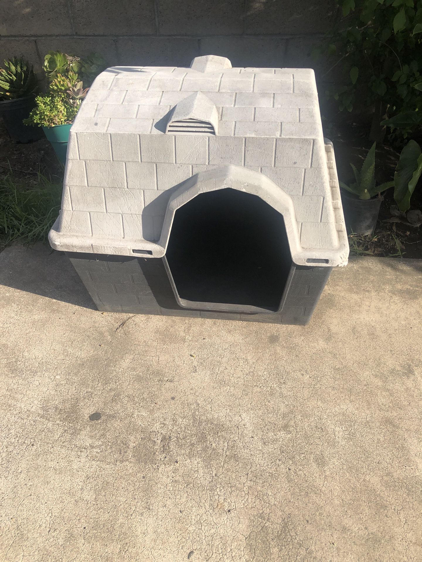 Medium Dog House