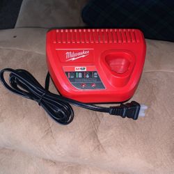BRAND NEW MILWAUKEE M12 BATTERY CHARGER
