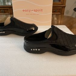 New Women’s Easy Spirit Travel Time Slip On Shoes - Size 11WW (Wide Width) - Black with Silver Studs