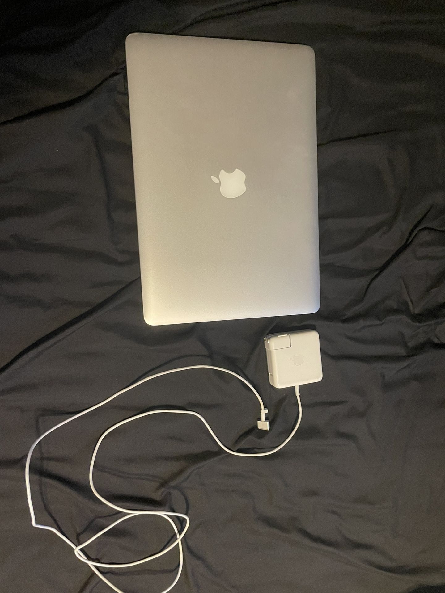 Mac book Pro With Charger