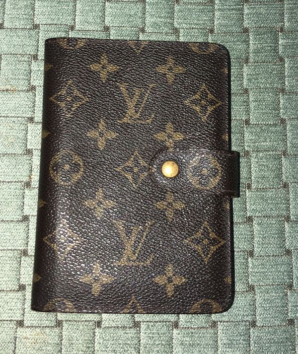 Louis Vuitton wallet for Sale in Boerne, TX - OfferUp