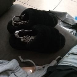 UGG Soft Slippers  Sandals Size 6
