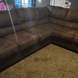 Ashley’s 3 Piece Sectional 