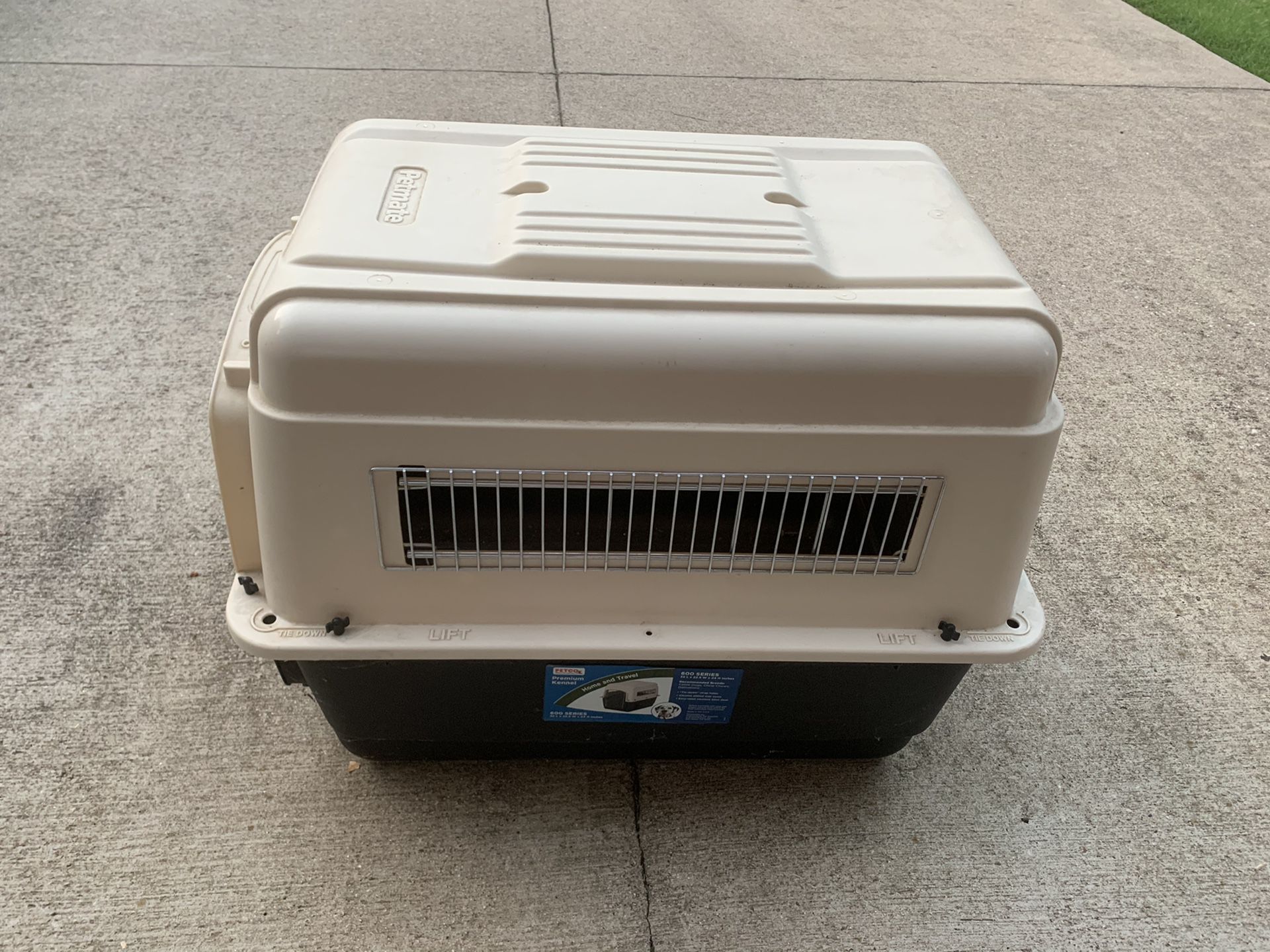 Petco series 600 dog kennel