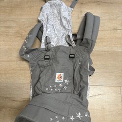 🌟 Ergobaby Baby Carrier – Gently Used (Gray) 🌟