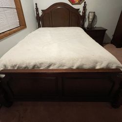 Queen Bedroom Set – Solid Wood (Bed, Dressers, Nightstand + Mattress)