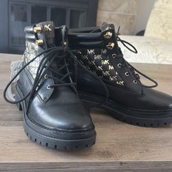 Combat boots BRAND NEW SIZE 5.5