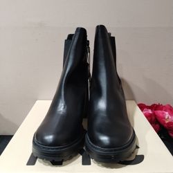 Size 9. NEW!! Womens Madden Nyc Lug Sole Nappa Chelsea