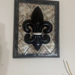 Fleur De Lis Glass Embossed Decor