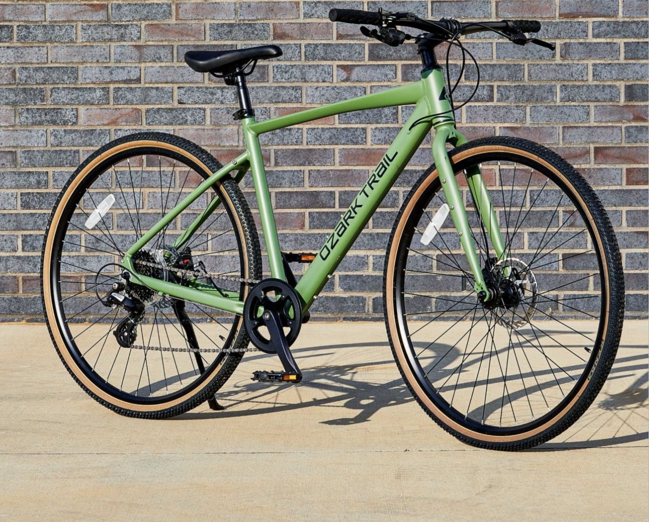 Ozark Trail 700c G.1 Explorer Flat Bar Gravel Bike, 58cm, Green, Large