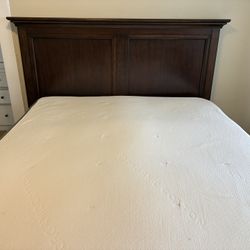Queen Size Solid Wood Bed Frame & Avocado Organic Mattress