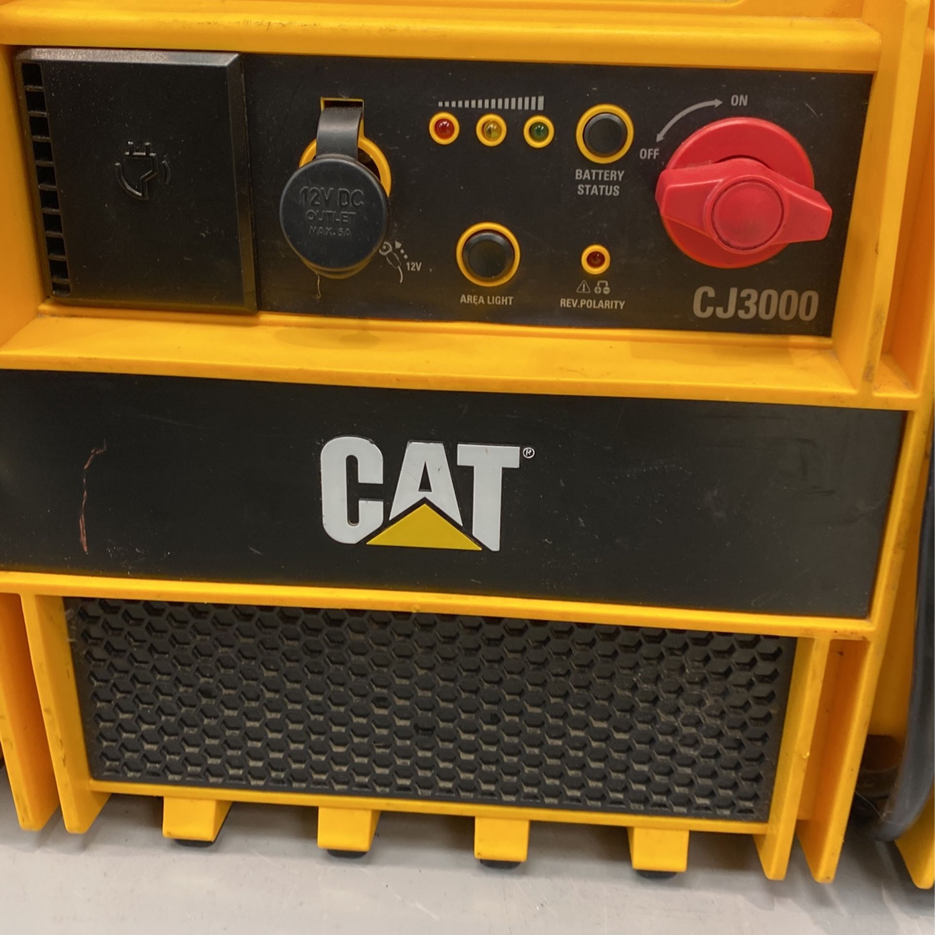 CAT Car Jumper JC3000 With Clamps & Lights