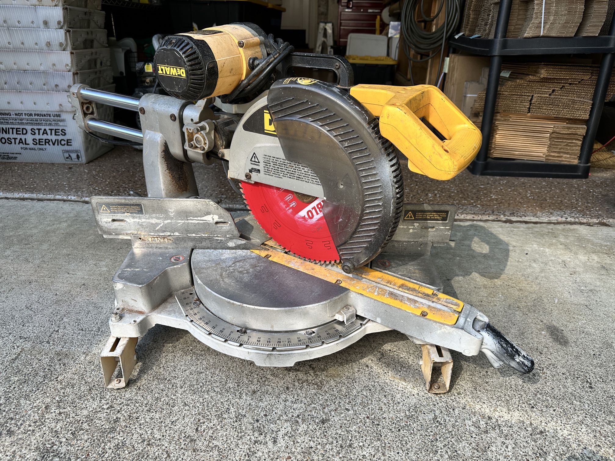DeWALT DW 708 12 in. Sliding Compound Miter Saw