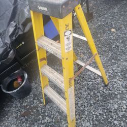 Husky 4ft Fiberglass Ladder