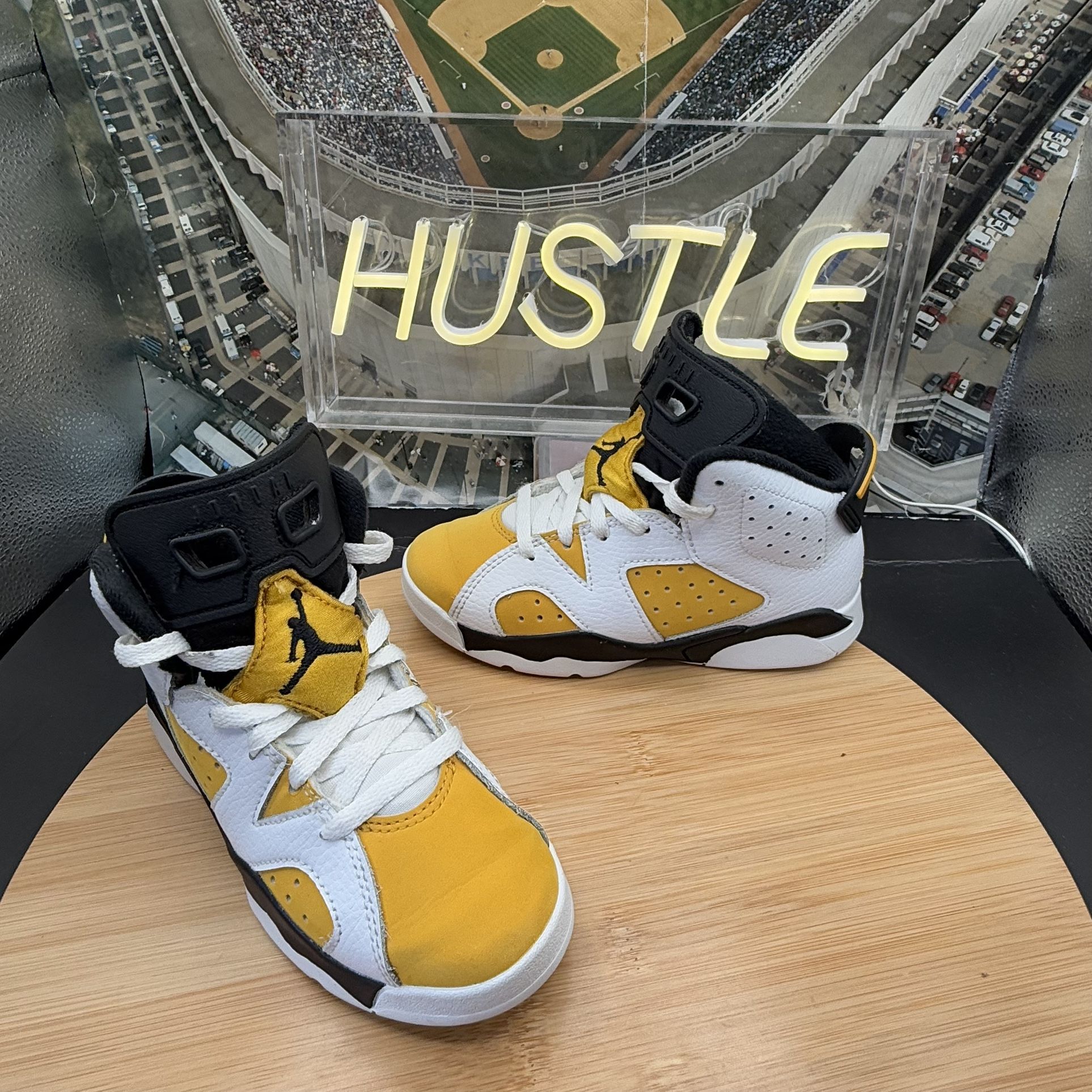 Nike Air Jordan 6 Retro (PS) Kids Size 11C White/Yellow Ochre
