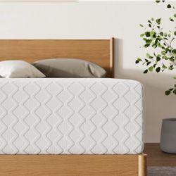 Signature Design by Ashley 12” Memory Foam Queen Mattress – Like New