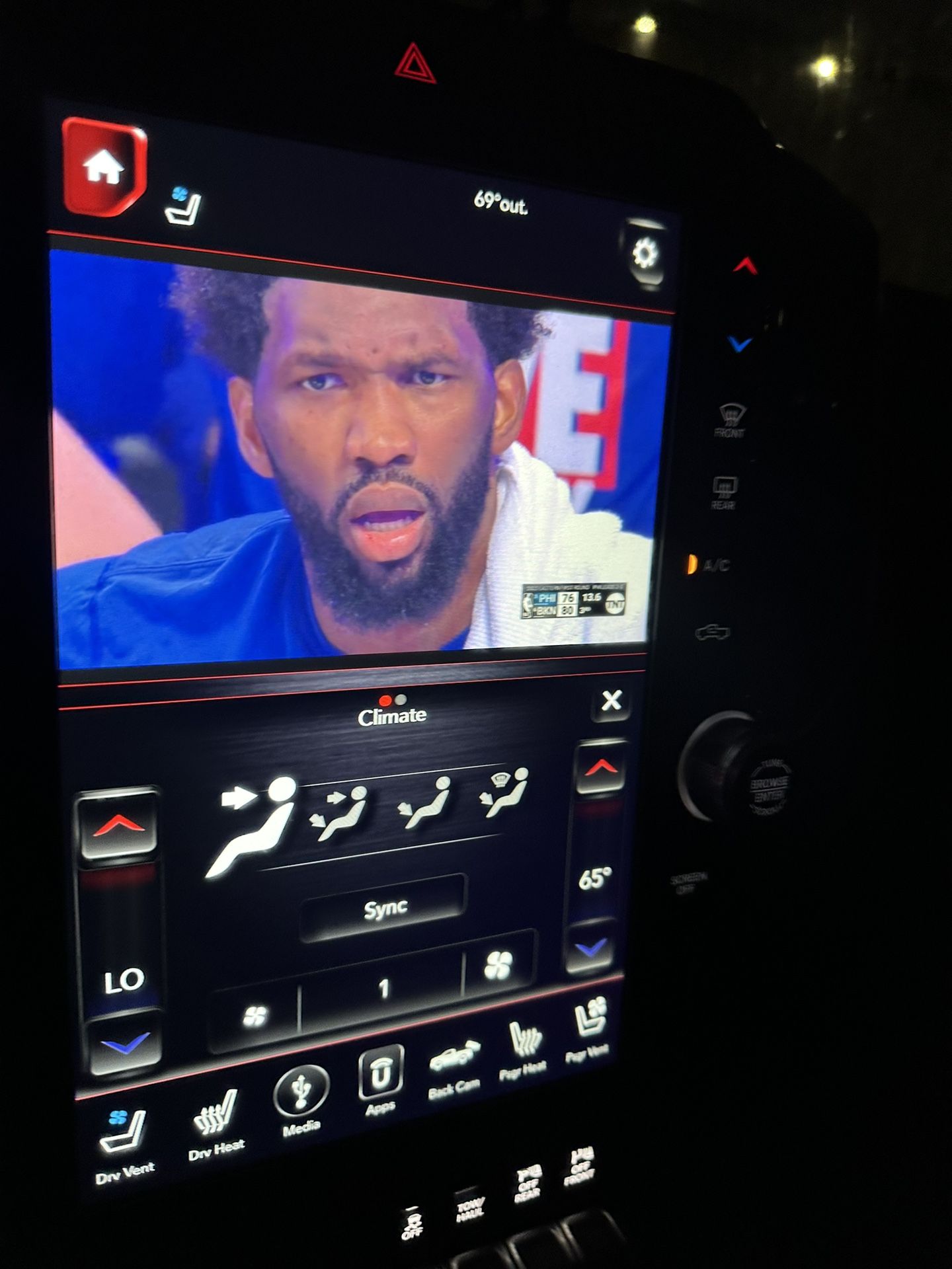 Watch Netflix Or Live TV In Your Car!