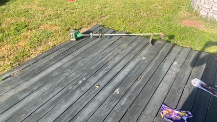 Green Cordless String Trimmer / Weed Eater