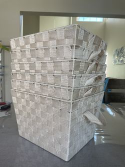 Woven Baskets With Handle