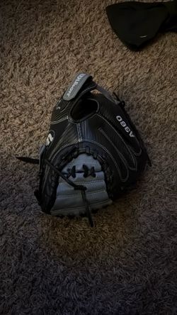 Catchers glove just have to break in still brand new and in good condition