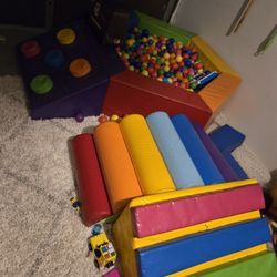 Ball Pit And Steps (Balls Included)