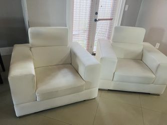 White Chairs / Butacones Blancos