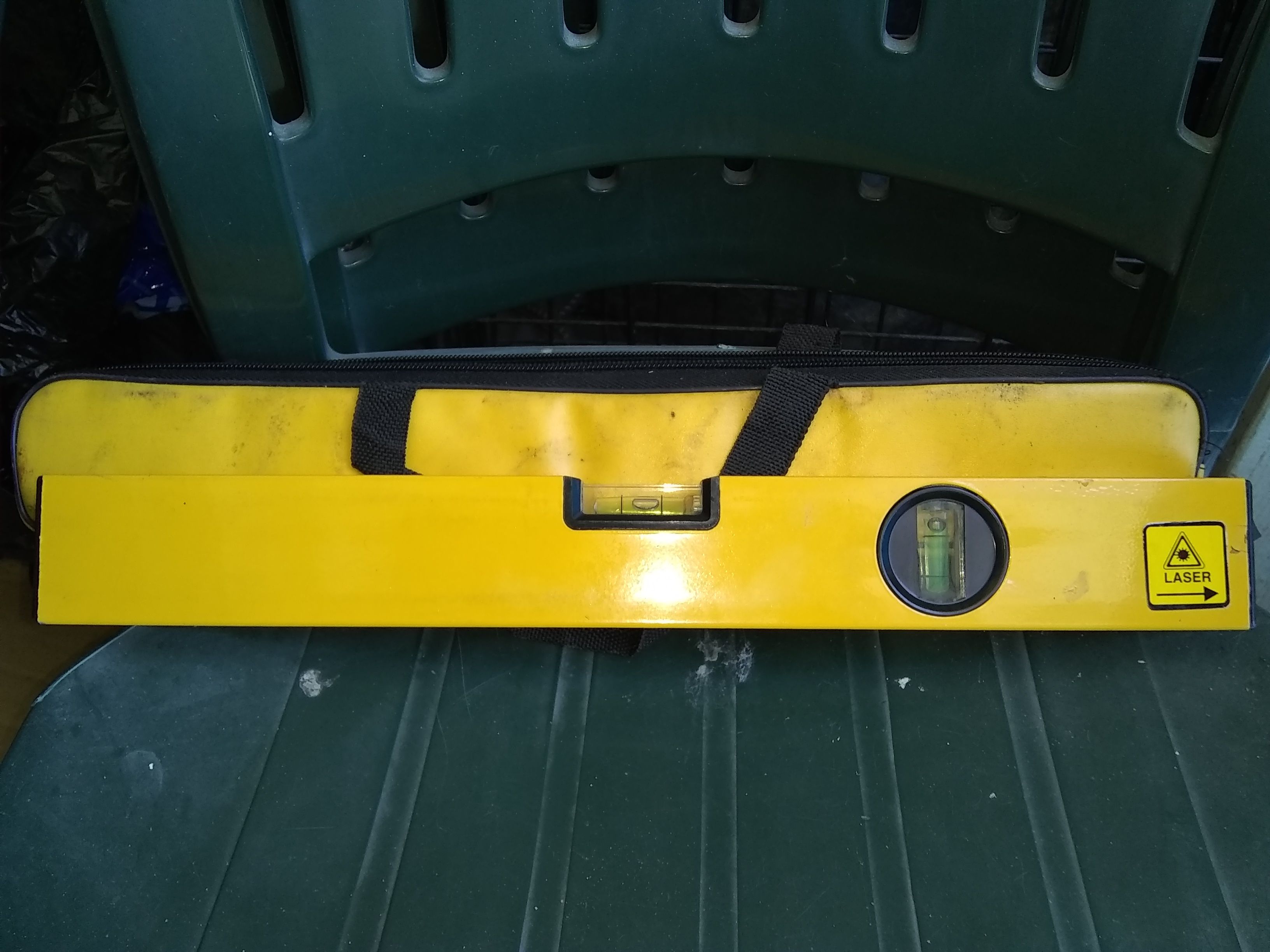 Laser spirit level