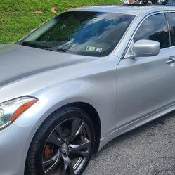 2011 Infiniti M