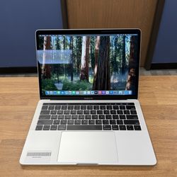 13" MacBook Pro Touchbar*2.4Ghz Intel Core i5*256GB SSD*16GB RAM