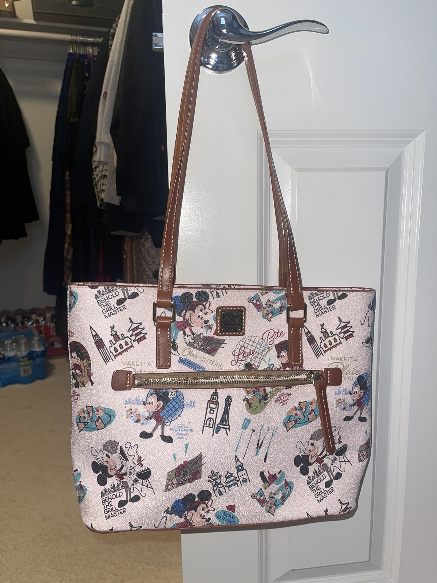 Beautiful New Minnie Mouse Dooney And Bourke Tote π Handbag From Disneyland . Nice Size Super Cute. Light Beige Color