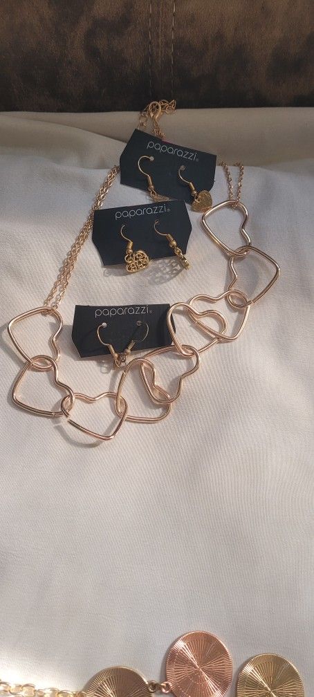 Beautiful Heart Design Necklace w Earrings