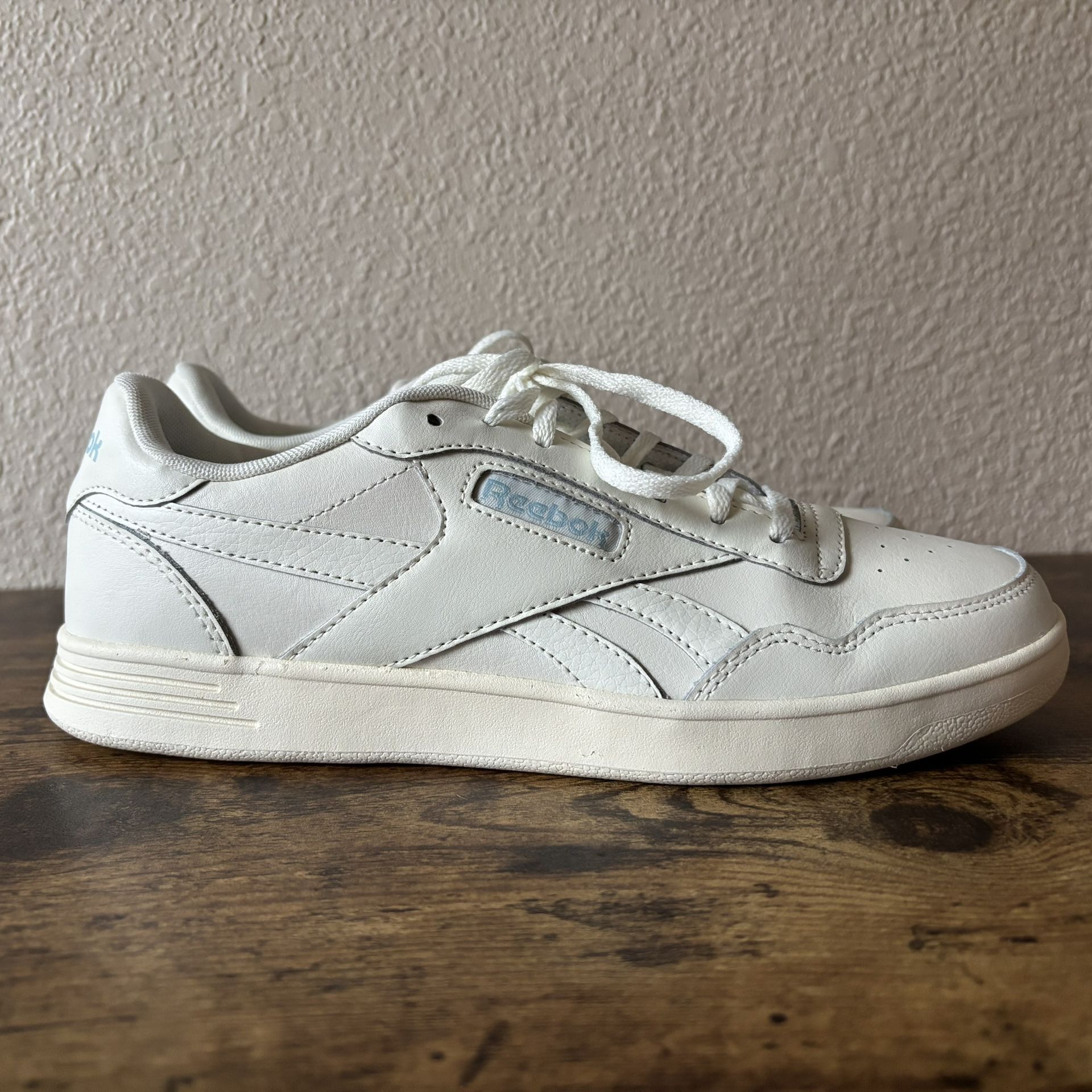 Reebok Women’s 9.5 Court Advance Sneaker White Red Chalk Blue Shoes Lace Up