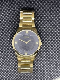 ***MEN’S GUESS GOLD TIME WATCH WITH DIAMONDS ACCENT ***