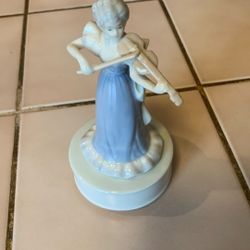 Porcelain Violinist Music Box Vintage - Good Condition 