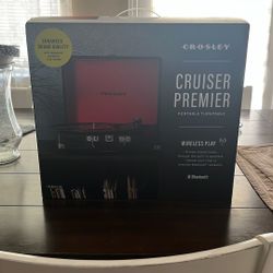Crosley Suitcase player (Like New)