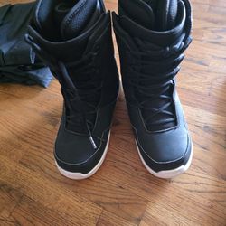 Snow Intuition Boots Size 9 Men  .. Like New $55