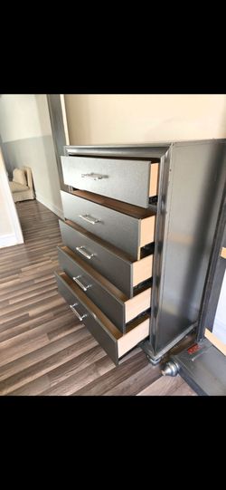 Dresser set