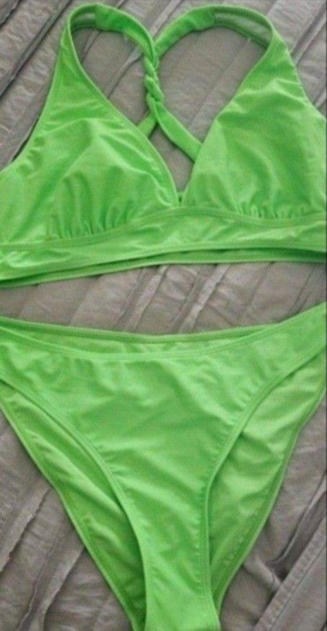 New Women's Bathing Suit - Size Medium. Very Cute Suit! Color - Lime Green