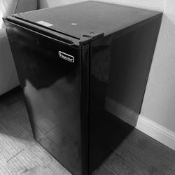 Small Refrigerator w/ Freezer