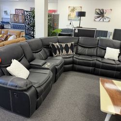 Black Power Reclining Sectional With 3 Recliners And USB 