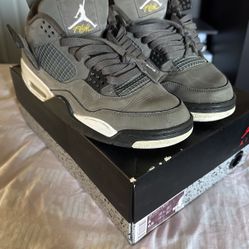 Cool Grey Jordan 4s For 130 It Doesn’t Come With Soles I Got Them With Out Them And The Mid Sole Is Peeling