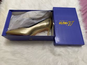 Gold classic heels size 9