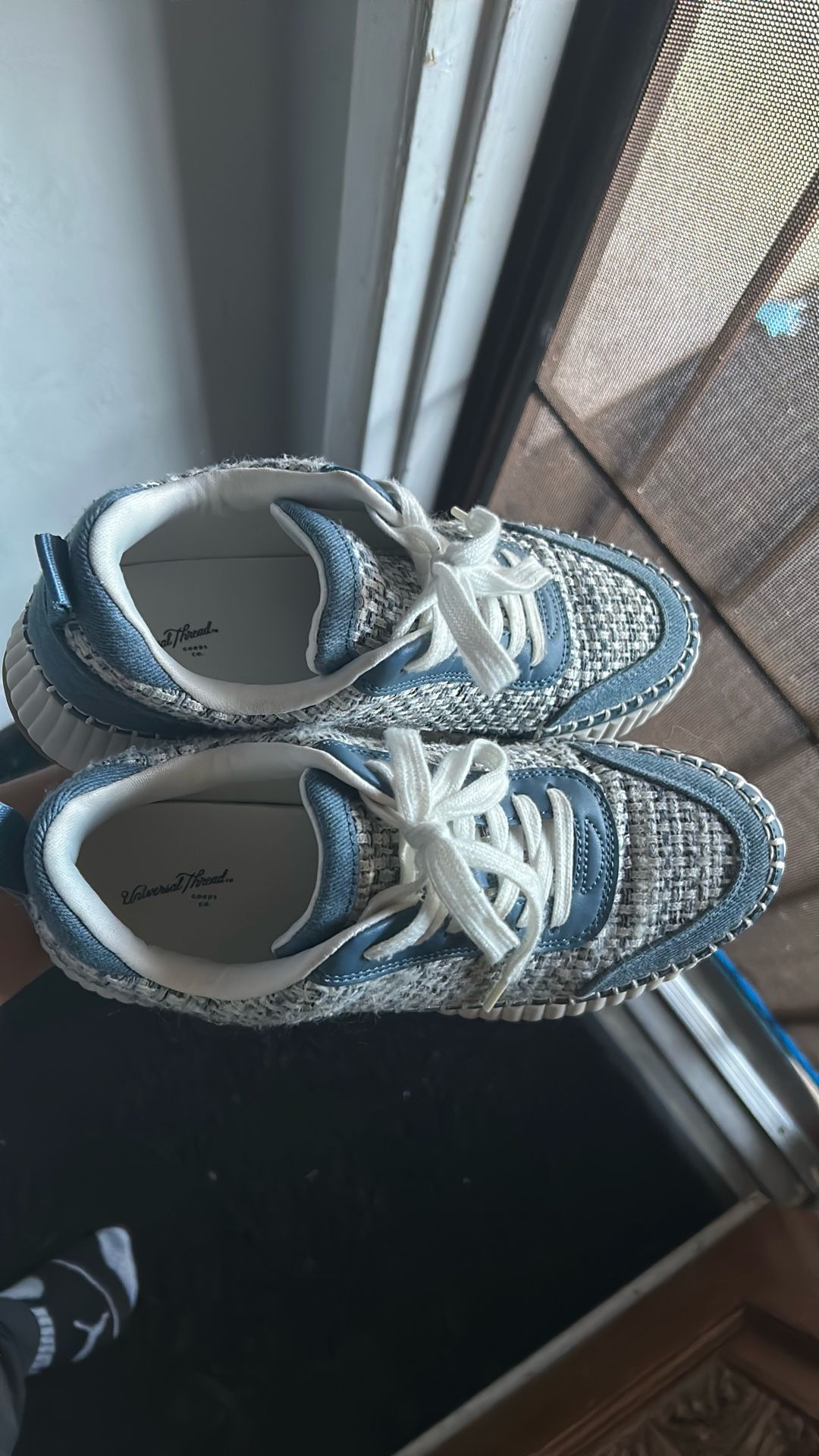 Knitted Universal Threaded Shoes