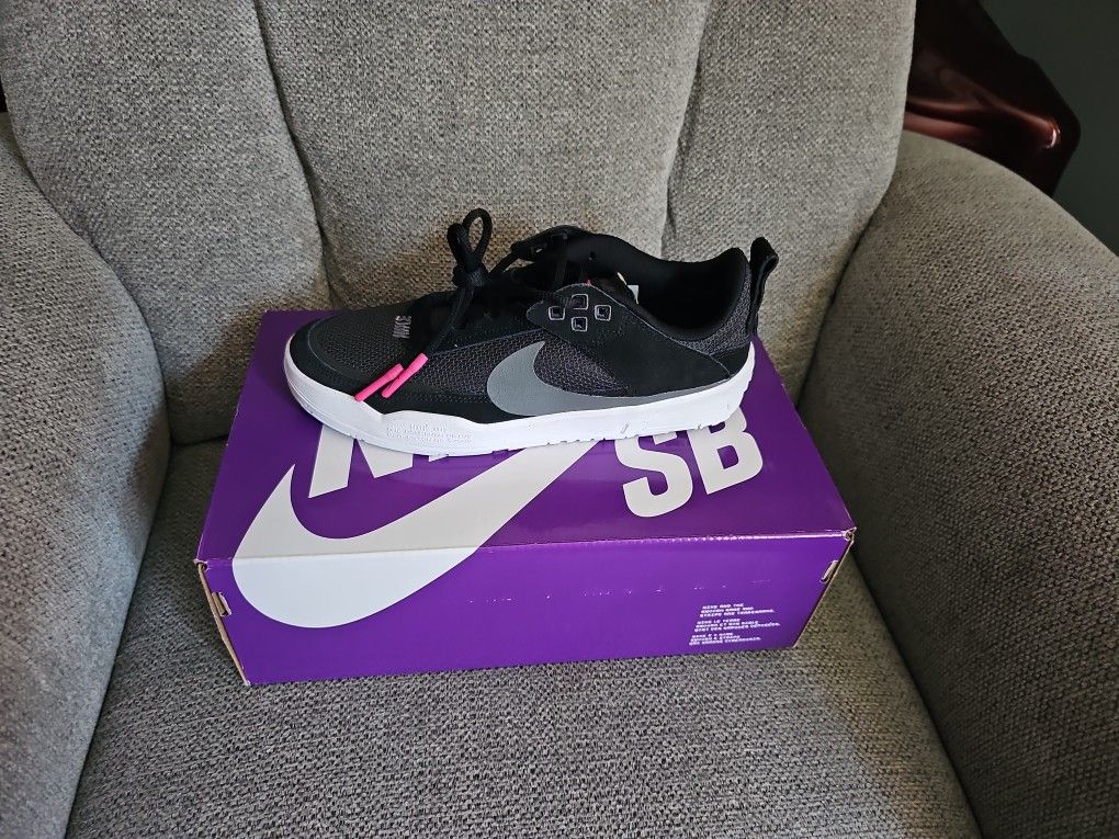 Nike SB Day One-Brand NEW