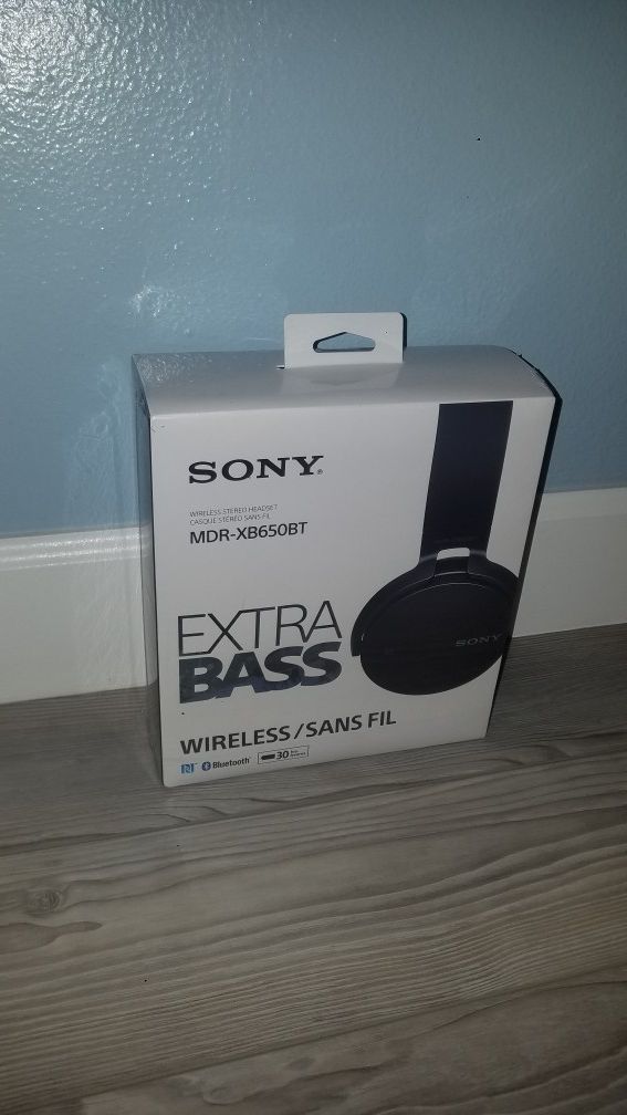 BRAND NEW SONY MDR-XB650BT/B Black EXTRA BASS Bluetooth Headphones